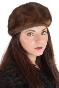 Κομψό γυναικείο καπέλο από φυσική γούνα