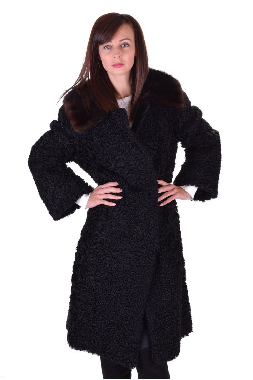 Επιβλητικό γυναικείο παλτό από φυσική γούνα 107.00 EUR