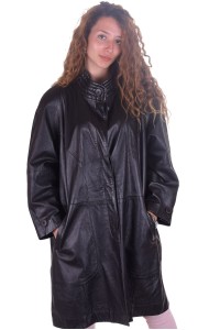 Στιλάτο μαύρο παλτό από φυσικό δέρμα