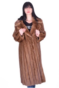 Καλαισθητικό γυναικείο παλτό γούνας