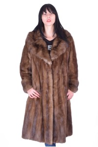 Χαριτωμένο γυναικείο παλτό γούνας